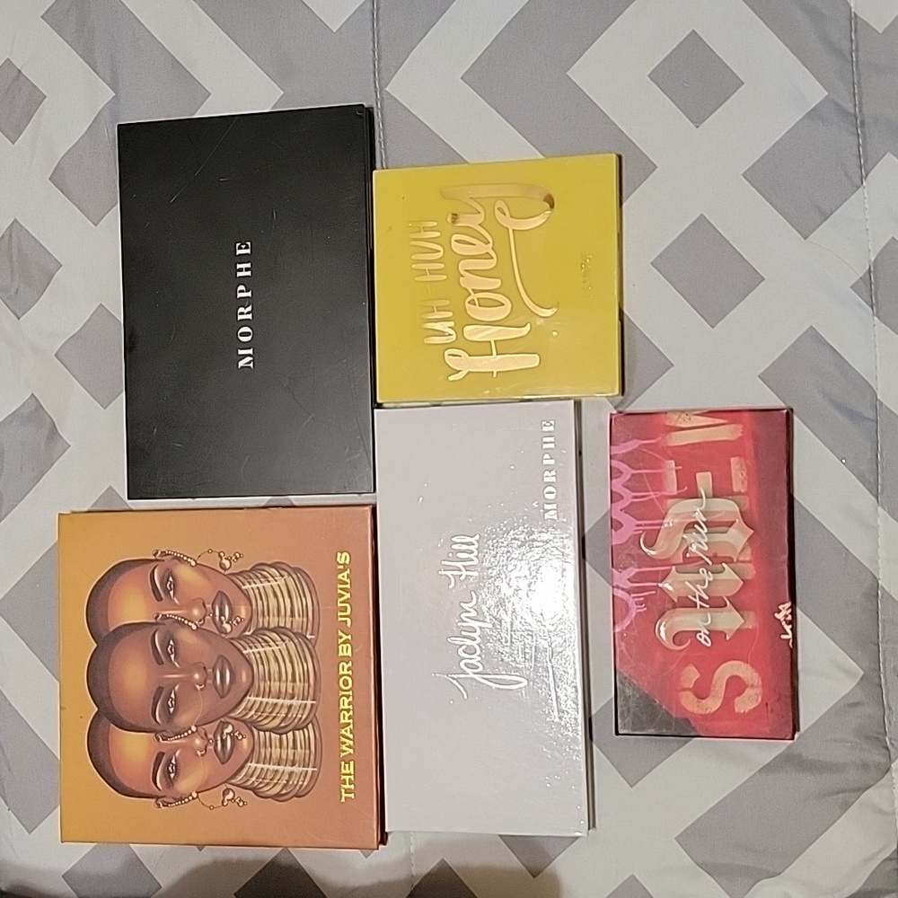 COLOURPOP LOT OF PALLETS